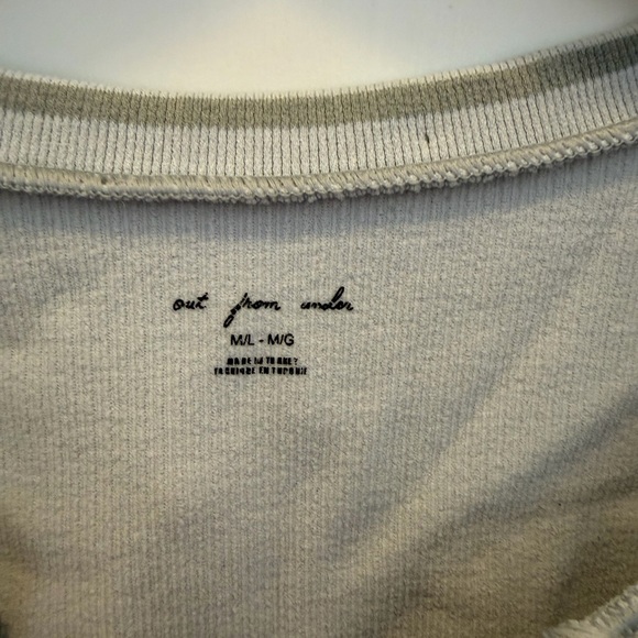 Out from Under Cropped Ribbed V-Neck - Picture 3 of 3